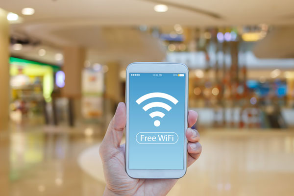 Foto de un celular con un icono de WIFI